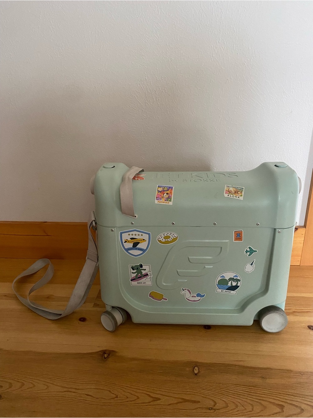 Stokke Jetkids Ride on Suitcase/Bedbox